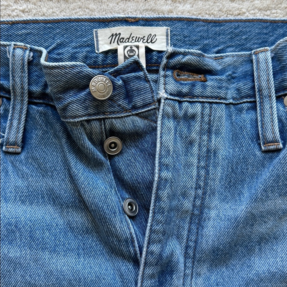 Like New Madewell Relaxed Denim Shorts Button Fly MD739 Size 31 - Picture 8 of 16